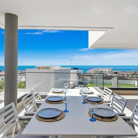 Apartment With Sea View And Gym