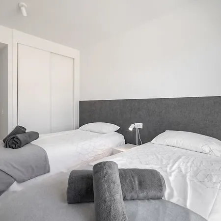 Apartment With Sea View And Gym