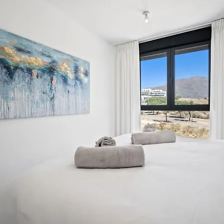 Apartment With Sea View And Gym Estepona