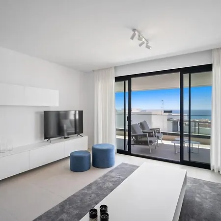 Apartment With Sea View And Gym Estepona