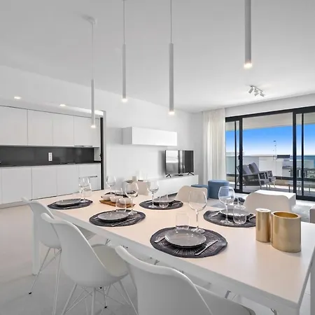 With Sea View And Gym Apartment